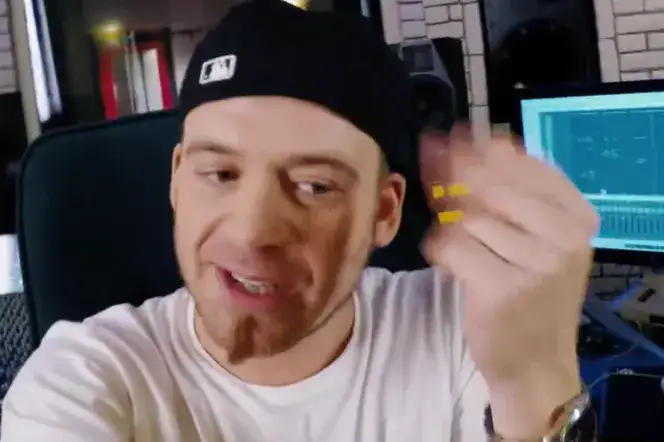 Jak wygląda Tomson bez czapki? Zobacz jego prawdziwy wizerunek bez nakrycia głowy