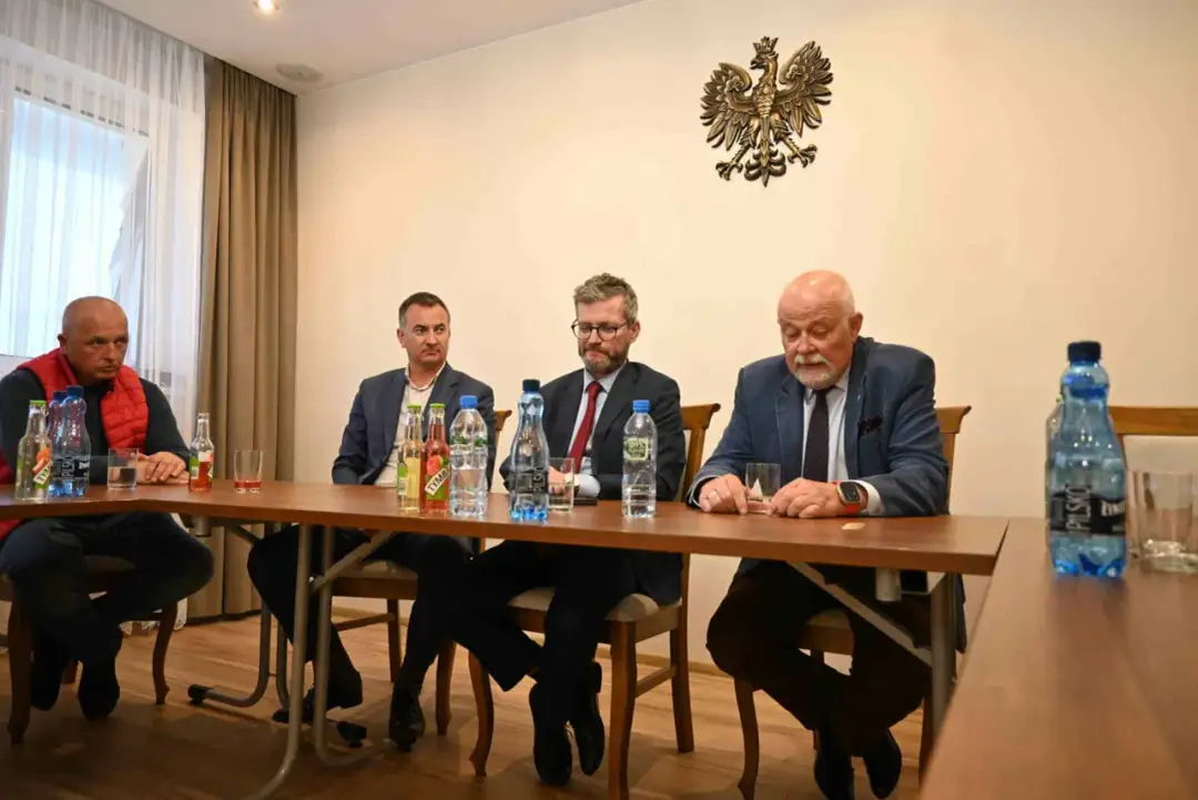 Jak zdobyć zezwolenie na wędkowanie w jeziorze Dąbrowa Wielka?