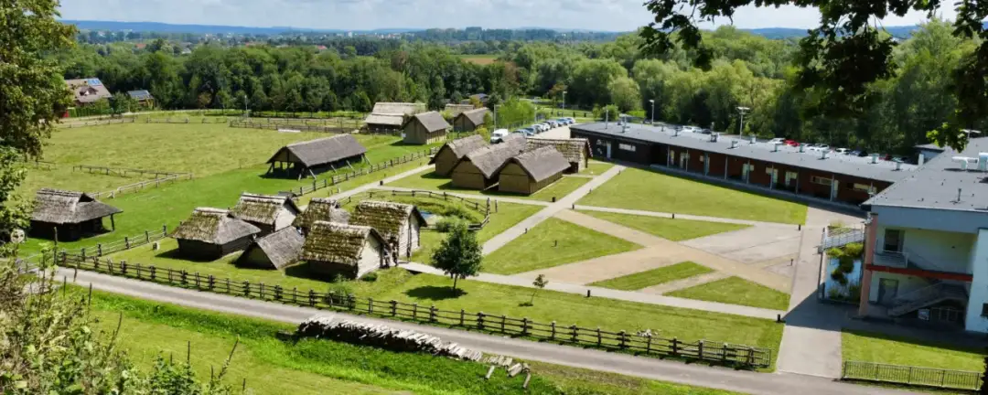 Skansen Karpacka Troja - odkryj fascynującą historię i atrakcje