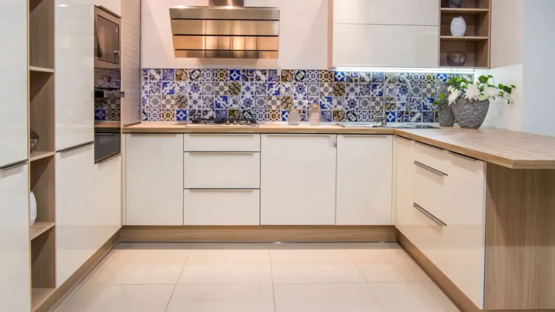 Przerwa między szafkami kuchennymi: Jak zaplanować idealnie?