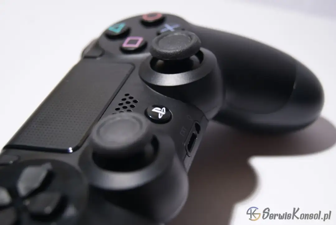 Pad PS4 nie łączy? Reset DualShock 4 igłą prosty poradnik