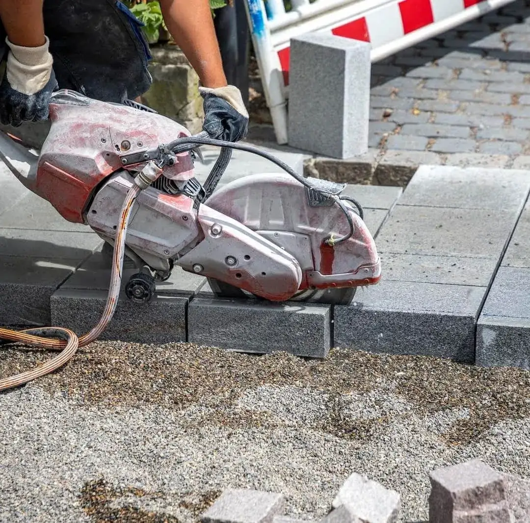 Cennik prac brukarskich: Ile kosztuje profesjonalne brukowanie?