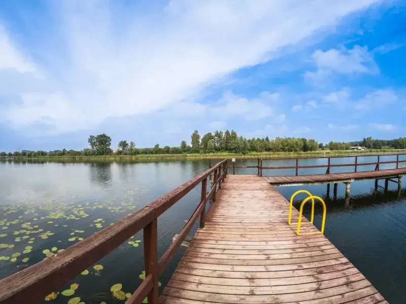 Jezioro Starogrodzkie – idealne miejsce na relaks i aktywny wypoczynek