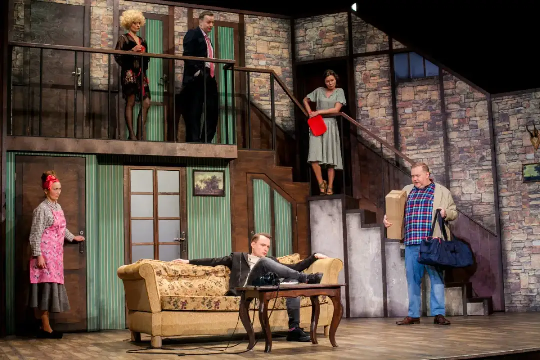 Czego nie widać teatr - odkryj kulisy najzabawniejszej farsy