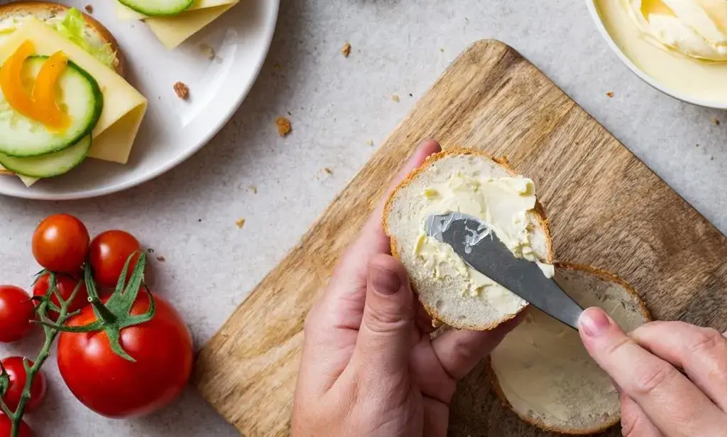 Czy margaryna roślinna jest zdrowa? Poznaj jej zalety i zagrożenia