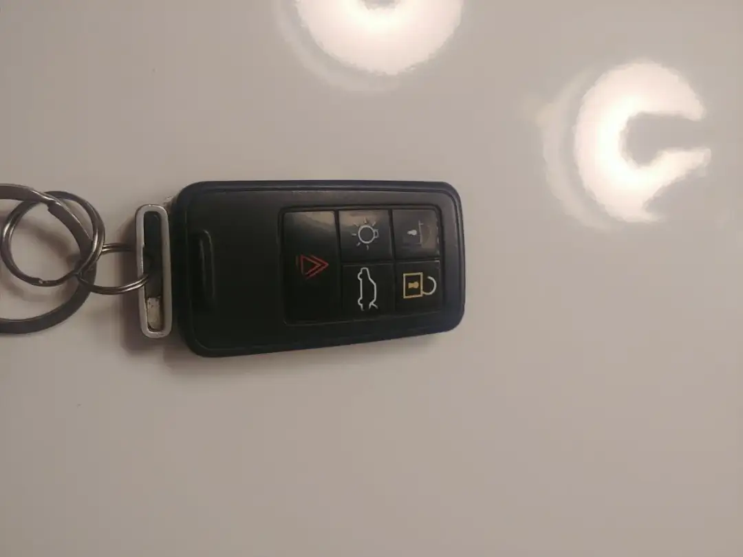 Wymiana baterii w kluczyku Volvo XC60 - uniknij problemów z działaniem