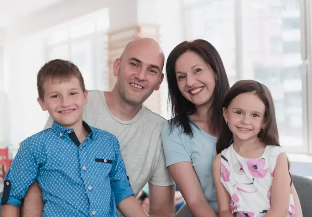 Ile dostaje rodzina zastępcza niezawodowa? Sprawdź wysokość wsparcia