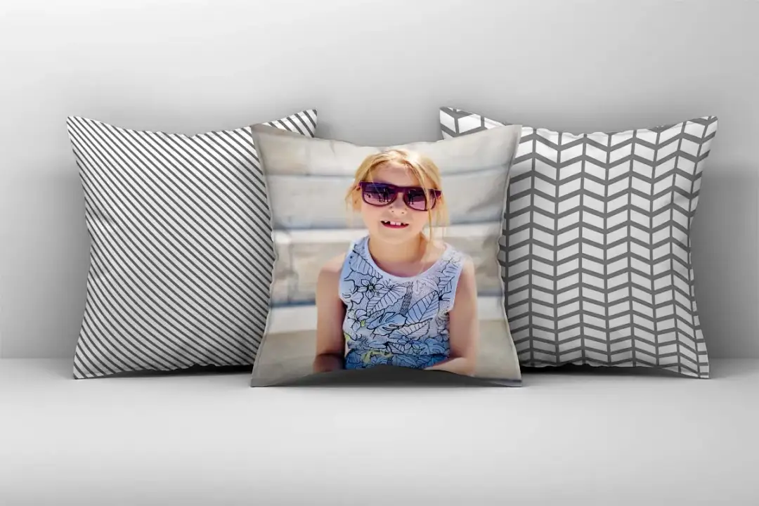 Ile kosztuje poduszka ze zdjęciem? Cena u fotografa vs drukarnia