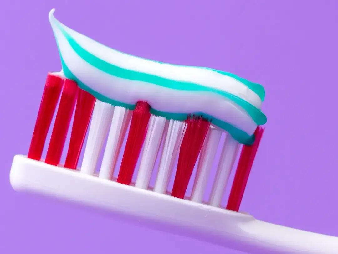 Czy pasta do zębów może uczulać? Objawy i jak ich unikać