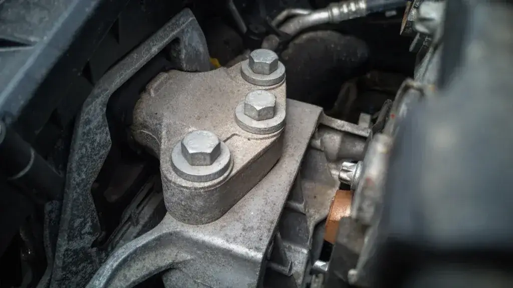 Poduszka silnika gdzie jest? Sprawdź, gdzie ją znaleźć w swoim aucie