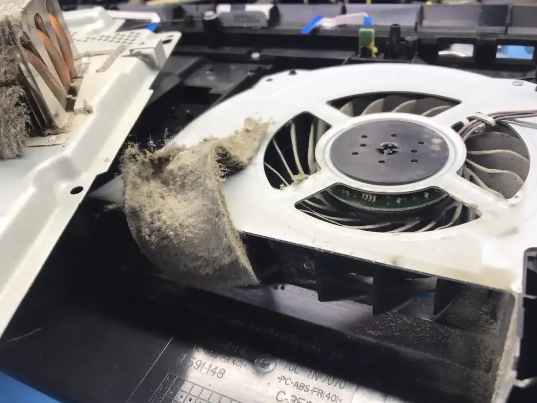 Ile kosztuje wymiana pasty termoprzewodzącej i czyszczenie laptopa w Polsce?