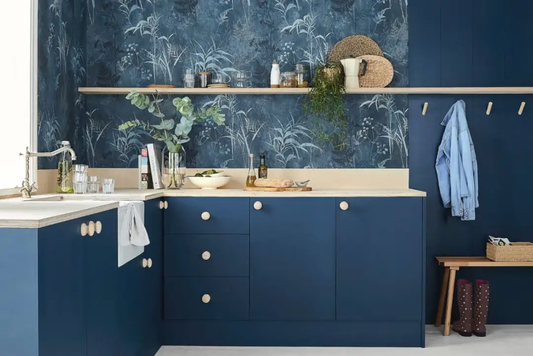 Ściana nad blatem w kuchni: Inspiracje, materiały i trendy 2026