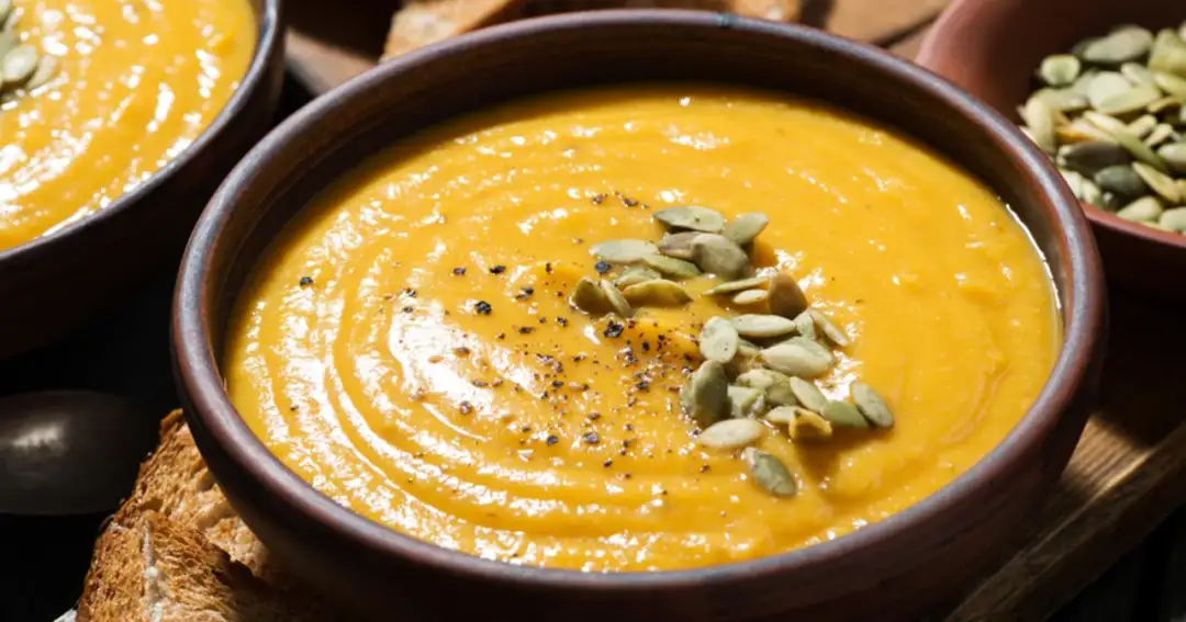 Z czym podawać zupę dyniową, aby oczarować gości i zaskoczyć smakiem