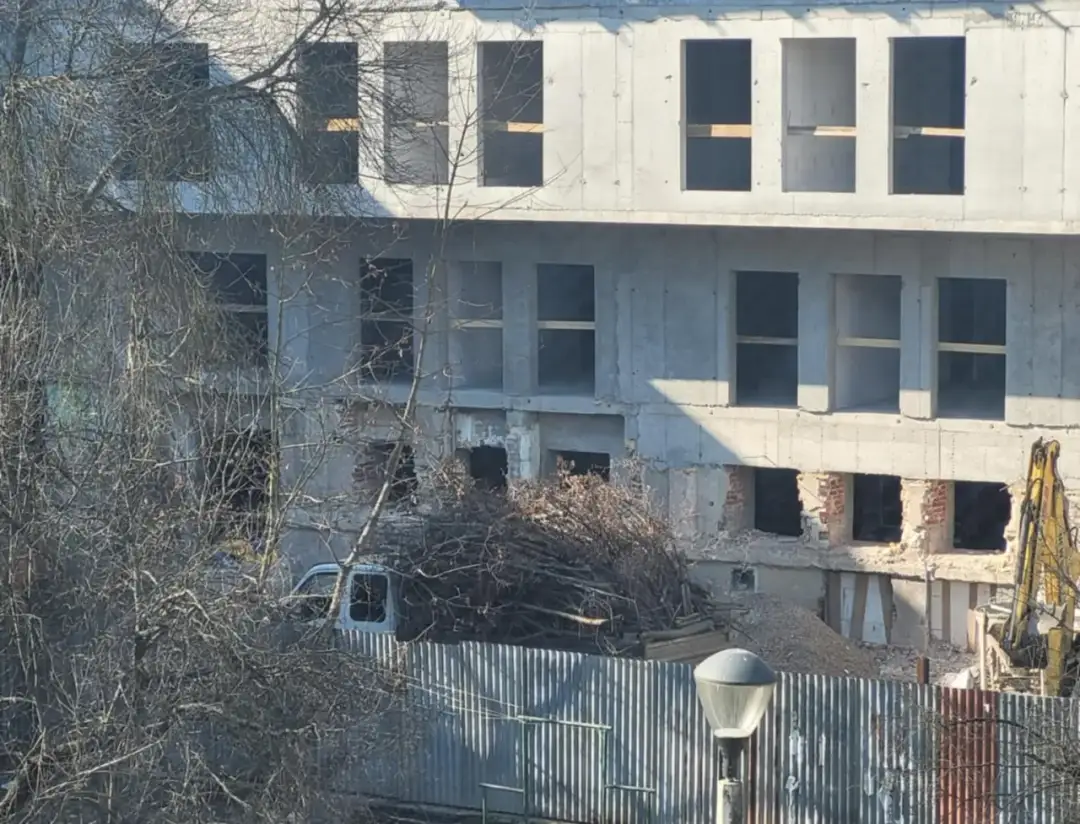 Jak dojechać na Osiedle Teatralne w Krakowie? Kompletny przewodnik