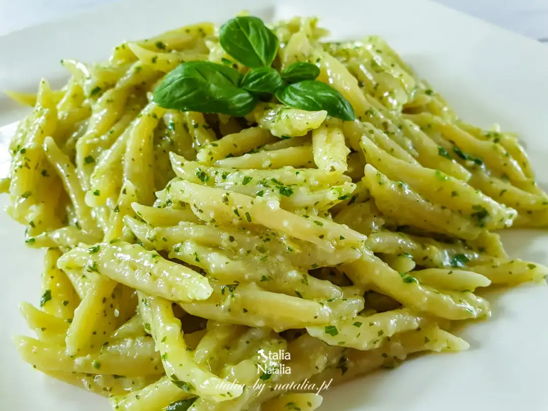Ile pesto do makaronu? Odkryj złote proporcje i kremowy sos!