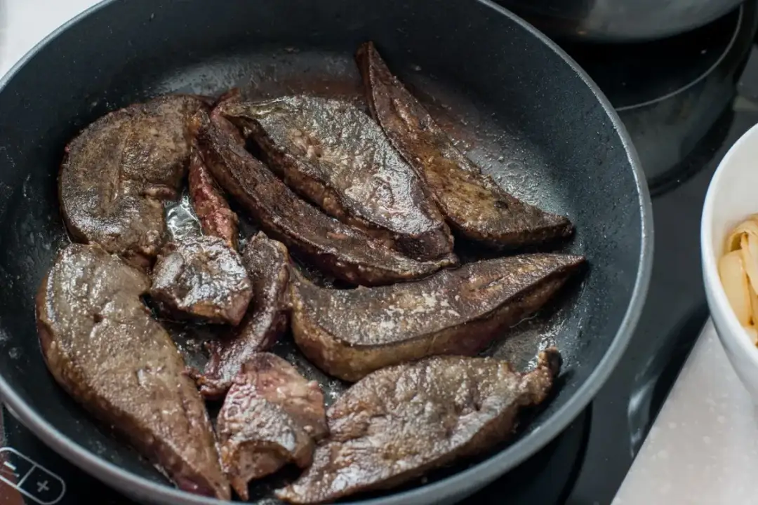 Jak usmażyć wątróbkę drobiową idealnie - uniknij najczęstszych błędów