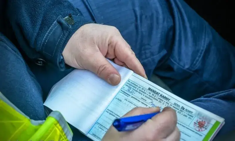 Jak rozłożyć mandat na raty i uniknąć problemów finansowych