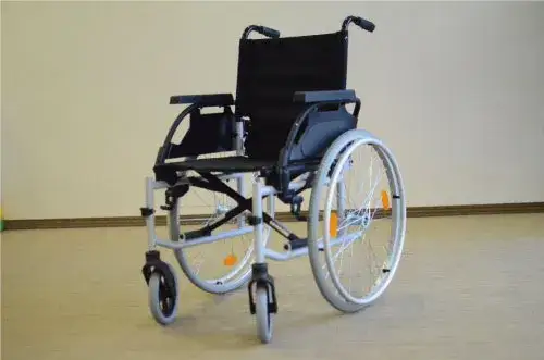 Jakie ciśnienie w oponach wózka inwalidzkiego zapewnia bezpieczeństwo?