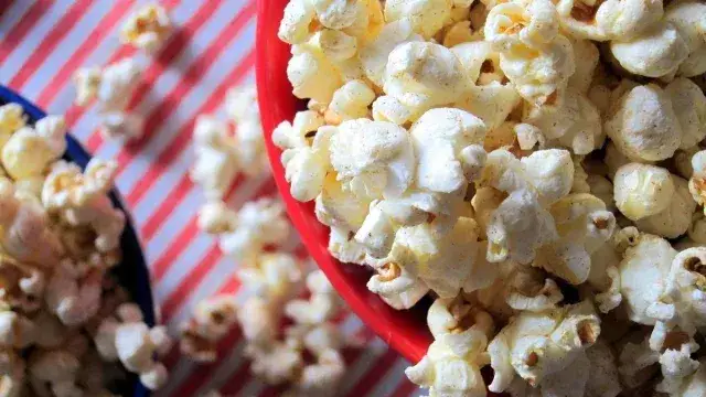 Popcorn na diecie? Jak jeść go zdrowo i bez wyrzutów sumienia!