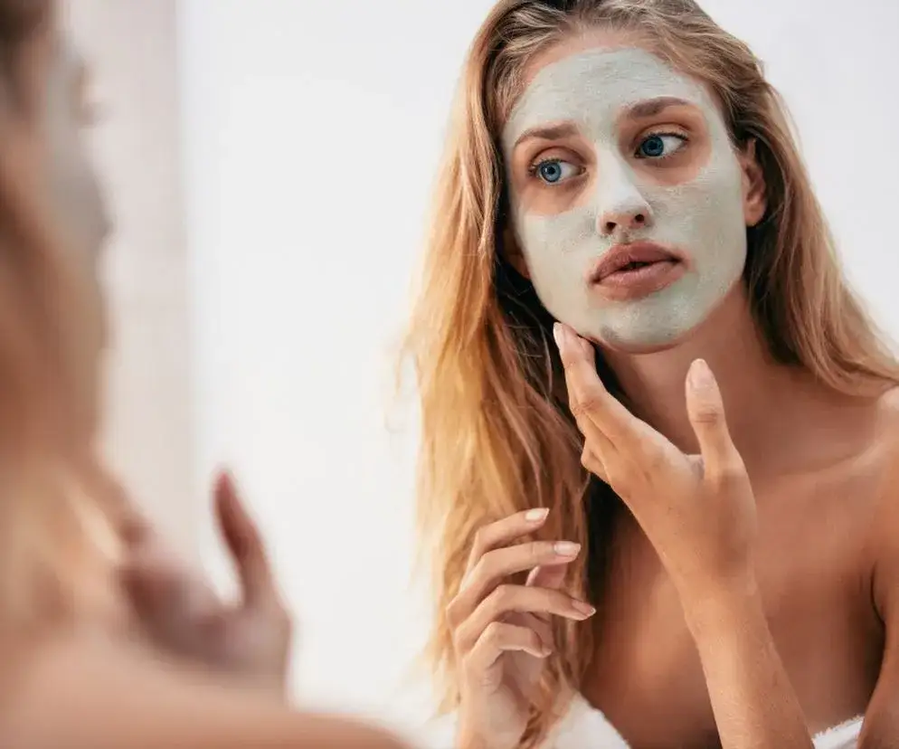 Jak wysuszyć pryszcze? Szybkie metody SOS i apteczne pewniaki