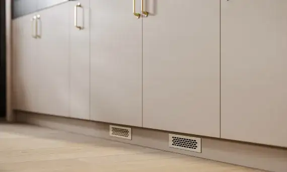 Kratka wentylacyjna do góry czy do dołu – jak uniknąć błędów w montażu?