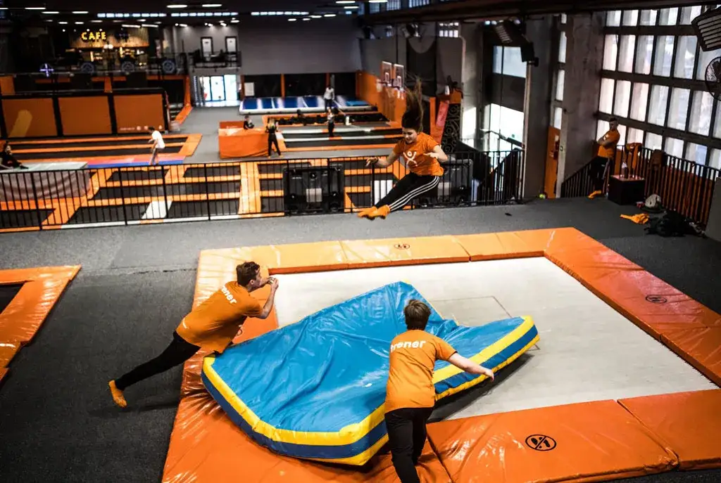 Czym zaskoczy Cię Gdańsk po zmroku? 5 miejsc tylko dla dorosłych