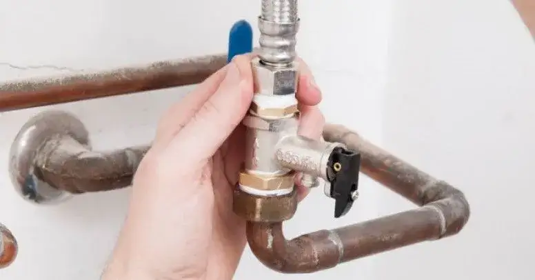 Gdzie zamontować zawór bezpieczeństwa w bojlerze, aby uniknąć awarii i zagrożeń?