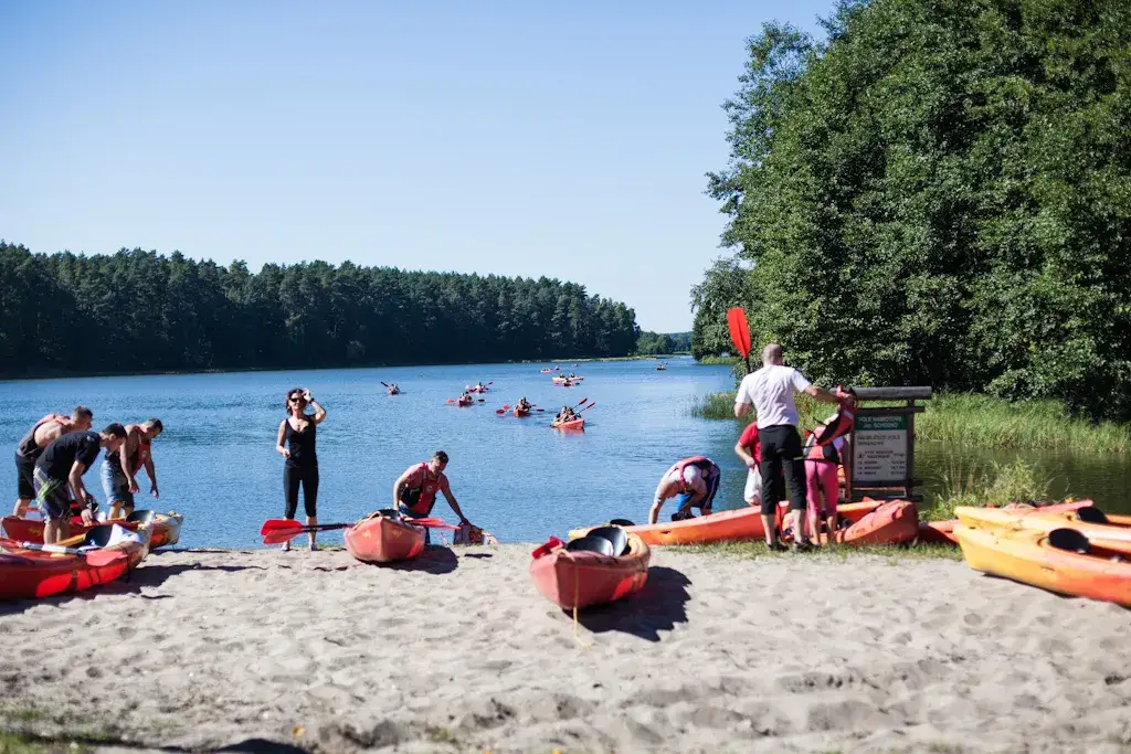 Spływ kajakowy Wdzydze: malownicza trasa bez trudności dla wszystkich