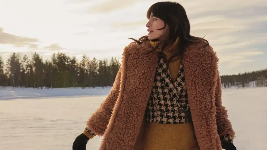 Jak się ubrać na rozmowę o pracę zimą, aby wyglądać profesjonalnie i ciepło