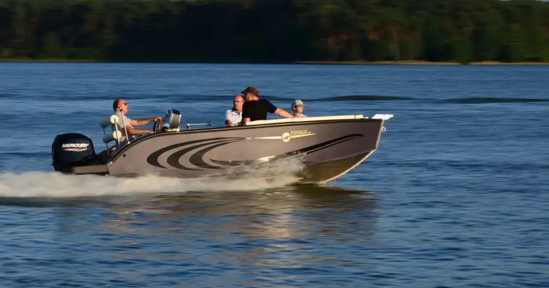 Jaki akumulator do łodzi wędkarskiej? Uniknij kosztownych błędów