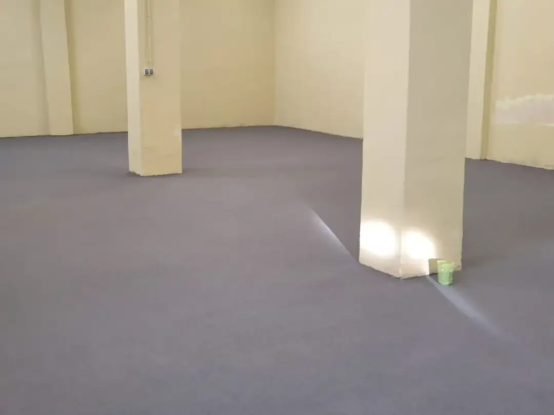 Posadzka betonowa w domu - Zalety, wady, koszty. Czy warto?