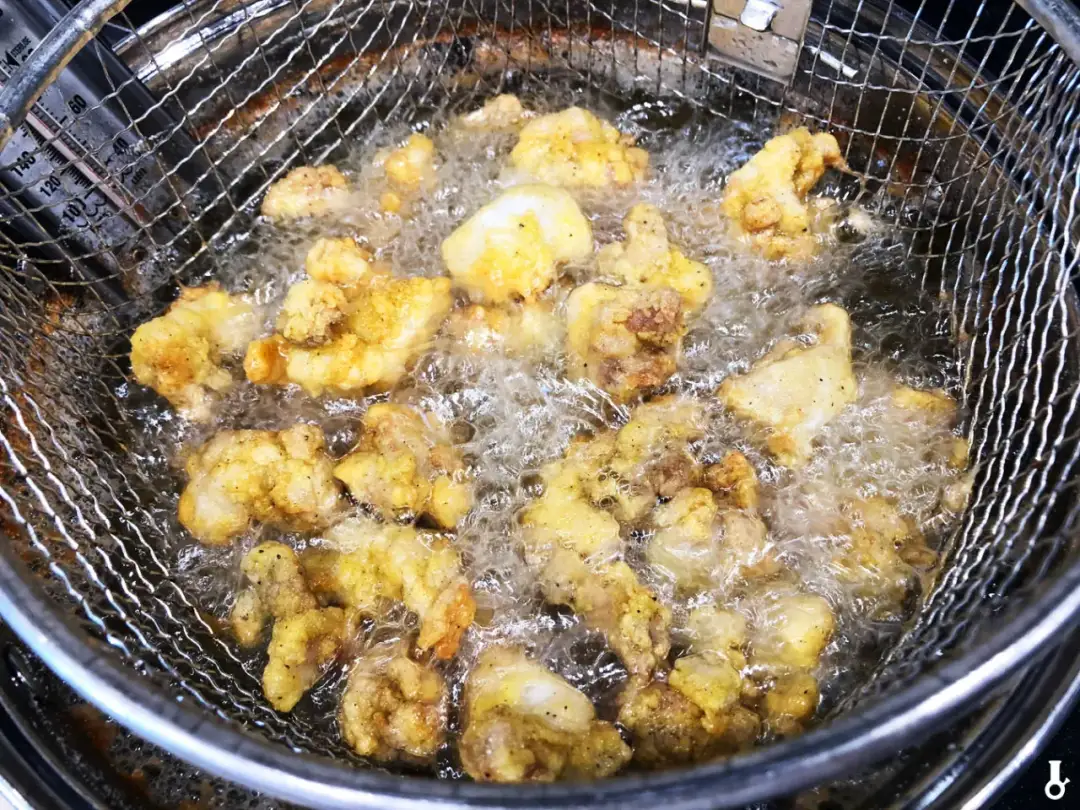 Kurczak z głębokiego oleju: Czas, temperatura i chrupkość bez błędów!