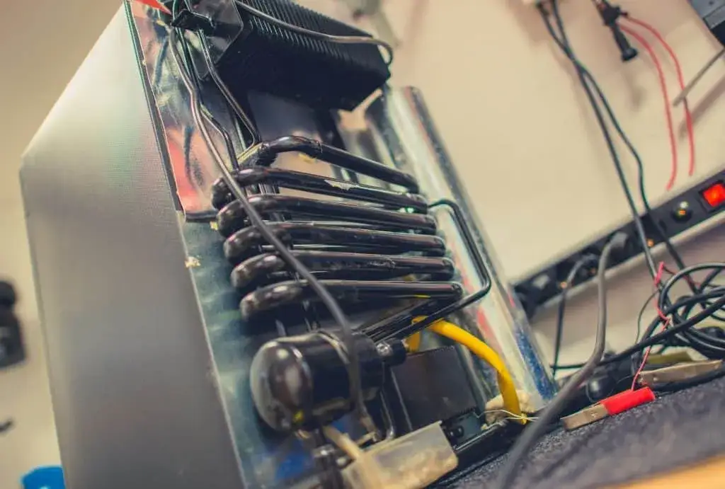 Jak wymontować lodówkę z przyczepy kempingowej Hobby bez problemów