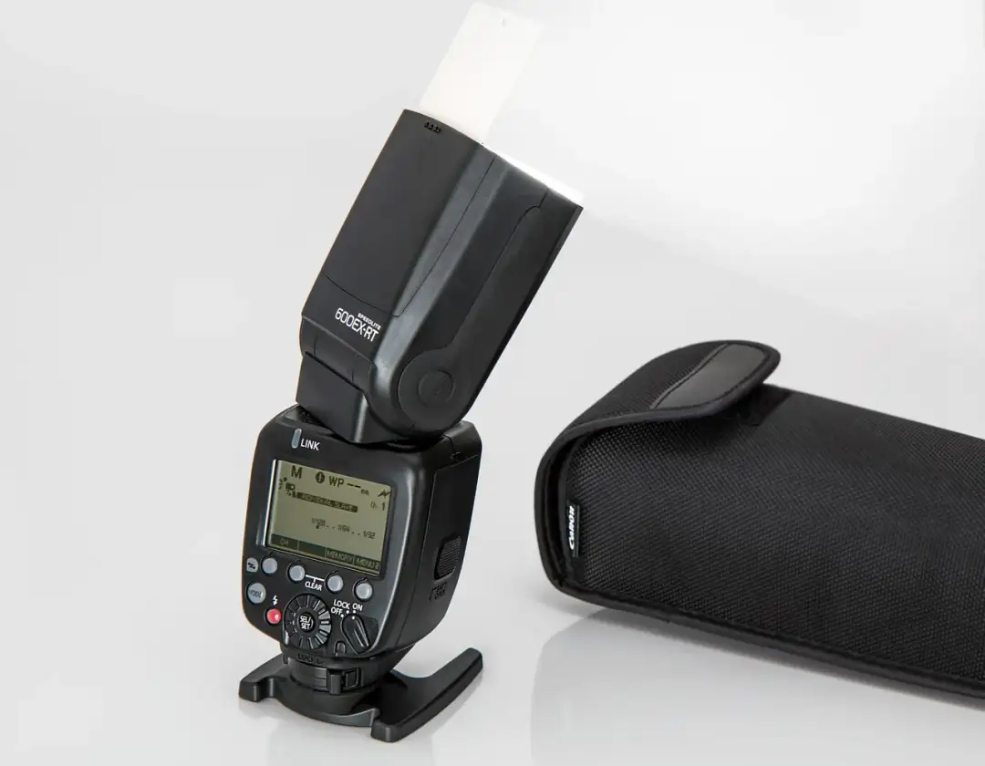 Jak włączyć lampę błyskową w aparacie - proste kroki i porady