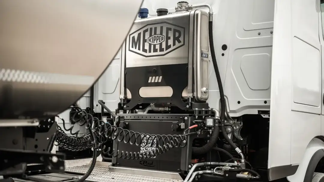 Jak podpiąć naczepę do ciągnika siodłowego - unikaj najczęstszych błędów