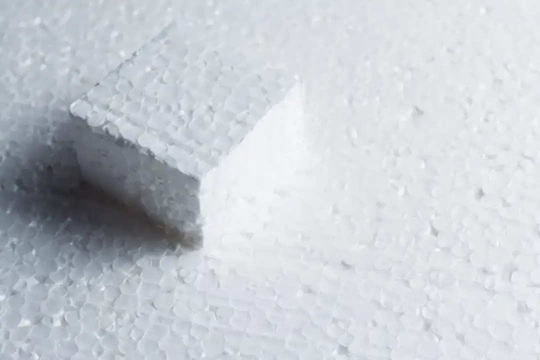 Styropian z frezem czy bez - co wybrać, aby zaoszczędzić czas i koszty? Styropian z frezem czy bez - co wybrać, aby zaoszczędzić czas i koszty?