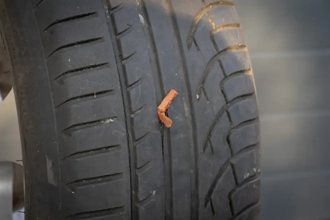 Naprawa opony sznurem: kiedy jest bezpieczna, a kiedy ryzyko?