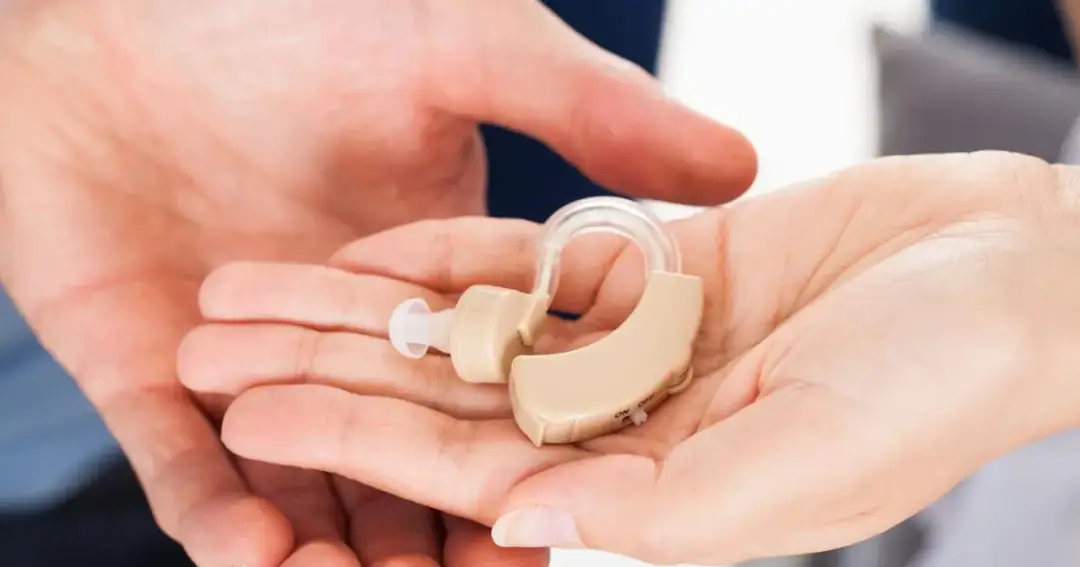 Jak dobrać aparat słuchowy, aby uniknąć błędów i cieszyć się dźwiękiem
