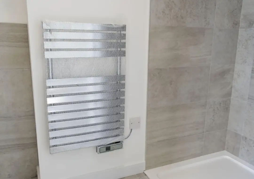 Grzejnik elektryczny do łazienki: co mówią na forum? Uniknij błędów!