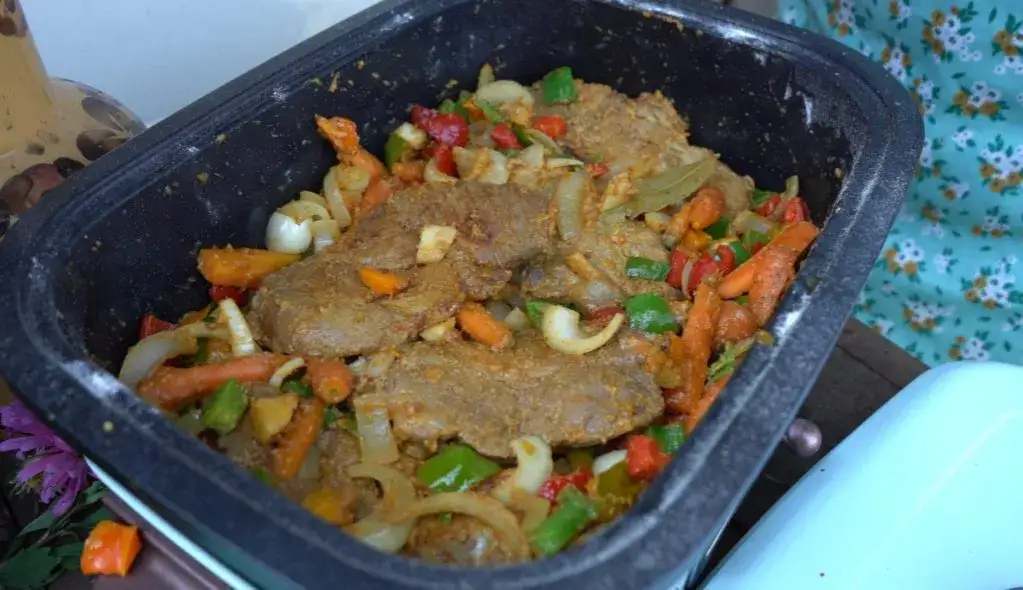 Jak zamarynować karkówkę na obiad, aby uzyskać soczyste mięso