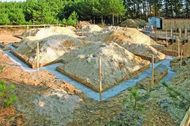 Geodeta wytyczenie budynku: kluczowe etapy i porady dla inwestora