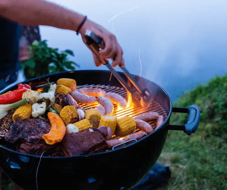 Grill nad jeziorem: najlepsze miejsca, przepisy i porady na udane grillowanie nad wodą