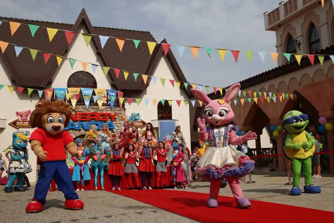 Ile ludzi zatrudnia Energylandia? Zaskakujące liczby i sezonowe oferty pracy