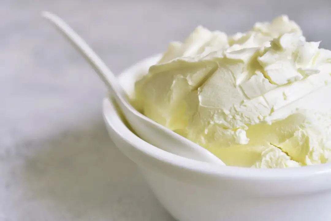 Czy mascarpone jest fit? Poznaj jego kalorie i zdrowe alternatywy
