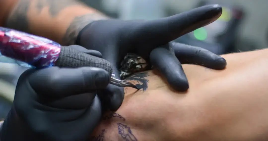 Czy tatuaż jest szkodliwy? Ryzyka, tusze, usuwanie pełny przewodnik