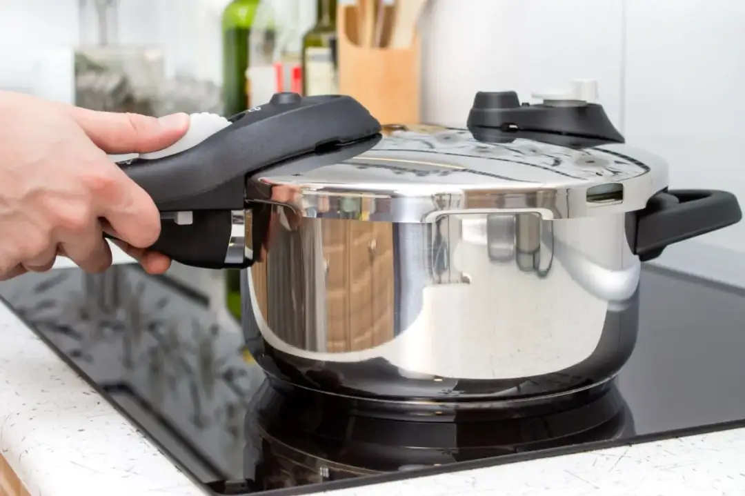 Czas gotowania zup w szybkowarze: sekrety szybkiego i smacznego