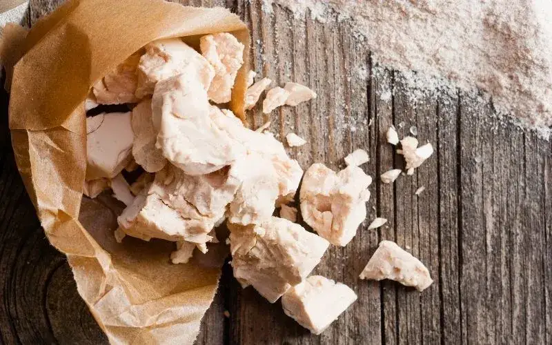 Czy drożdże są zdrowe? Oto korzyści, o których musisz wiedzieć.