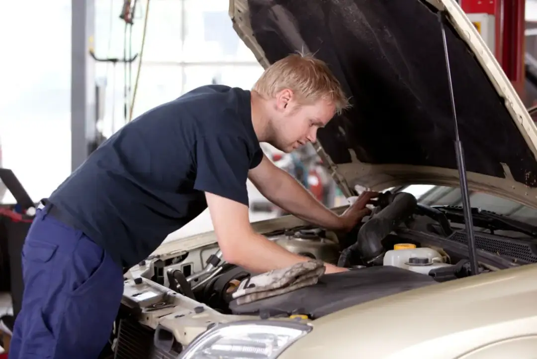 Kurs mechanika dla dorosłych: Jak zacząć i ile zarobisz?