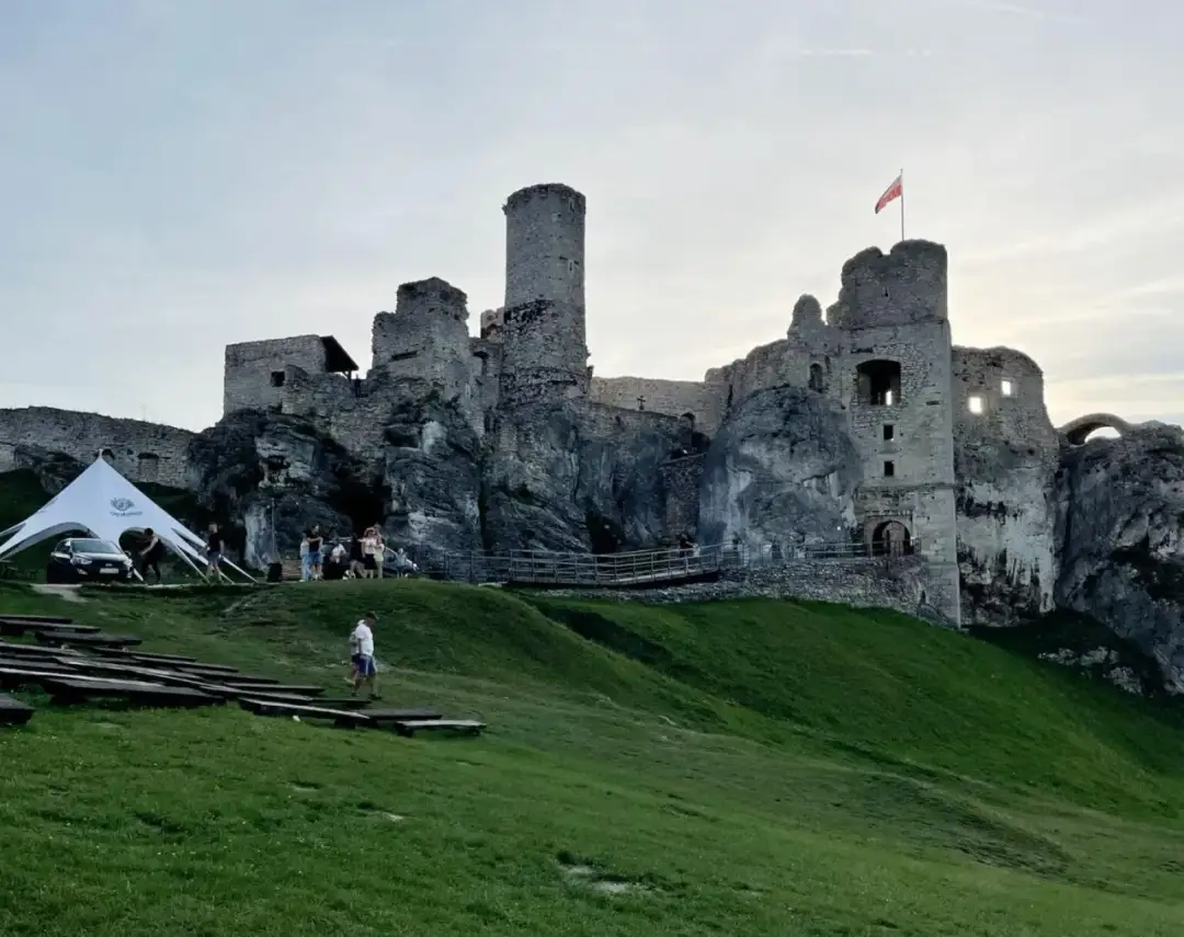 Zamek Ogrodzieniec atrakcje, które musisz zobaczyć podczas wizyty