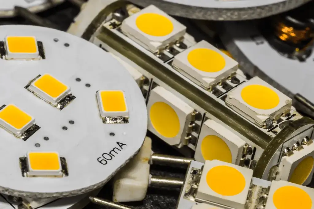 Diody SMD: Jak Rozszyfrować Tajemnicze Oznaczenia i Kody